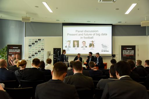  Ein Foto von der letzten Konferenz von FOOTBALL
BUSINESS INSIDE.
