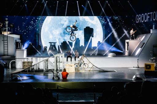 Die Company Urbanatix präsentiert in der Autostadt vom 18. bis
22. Juli die Show "Grooftop". Weiterer Text über ots und
www.presseportal.de/nr/19185 / Die Verwendung dieses Bildes ist für
redaktionelle Zwecke honorarfrei. Veröffentlichung bitte unter
Quellenangabe: "obs/Autostadt GmbH/Anja Weber"