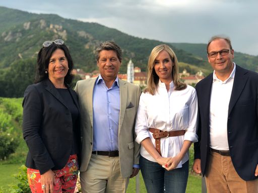 v.l.n.r.: Barbara Brandner (Eigentümerin und
Geschäftsführerin der BRANDNER Schiffahrt), Hans Bürger und Nadja
Bernhard (ORF, Sommergespräche 2018) und Wolfram Mosser-Brandner
(Geschäftsführer der BRANDNER Schiffahrt)