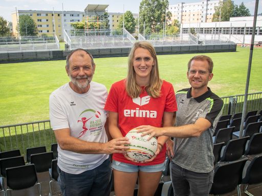  Im Schulzentrum Linz-Auhof finden 2.300 Fans auf
den Tribünen Platz.