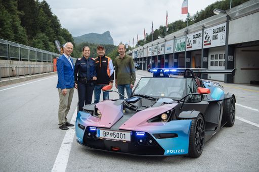 Vorschau Bild von Übergabe KTM an Polizei