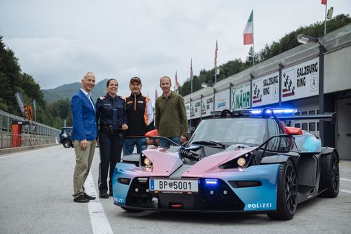 Vorschau Bild von Übergabe KTM an Polizei