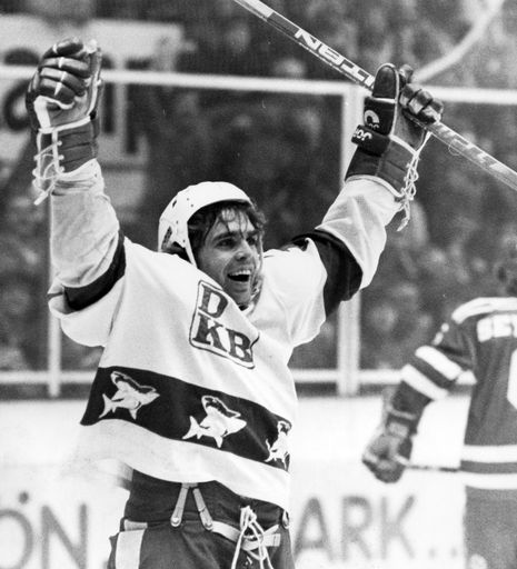 Gerd Truntschka während seiner aktiven Zeit als Eishockeyprofi
bei den Kölner Haien. Weiterer Text über ots und
www.presseportal.de/nr/126697 / Die Verwendung dieses Bildes ist für
redaktionelle Zwecke honorarfrei. Veröffentlichung bitte unter
Quellenangabe: "obs/LaVita GmbH"