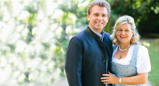 Vorschau Bild von Gerd Truntschka und Ehefrau Silke - beruflich und privat ein
starkes Duo. Weiterer Text über ots und
www.presseportal.de/nr/126697 / Die Verwendung dieses Bildes ist für
redaktionelle Zwecke honorarfrei. Veröffentlichung bitte unter
Quellenangabe: "obs/LaVita GmbH"