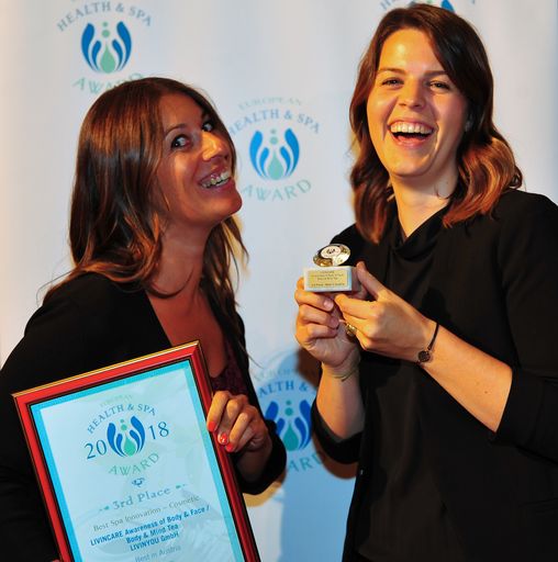  Die LIVINCARE Tee-Kollektion von Sandra Agerer und
Andrea Pichler wurde mit dem 3. Preis in der Kategorie Best Spa
Innovation – Cosmetic beim European Health & Spa Award 2018
ausgezeichnet.