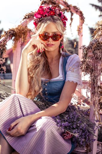 Vorschau Bild von Flowercrown Rosa aus Vintage Seidenblumen von WE
ARE FLOWERGIRLS