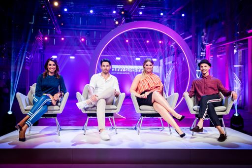 Jana Ina Zarrella, Jan Kralitschka, Angelina Kirsch, Oliver
Tienken suchen die schönsten Kurven Deutschlands.
