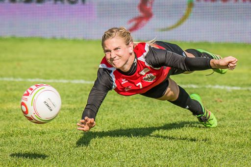  Teresa Pichler, Zuspielerin der Österreichischen Faustball
Nationalmannschaft, mit vollem Einsatz bei der Heim-WM 2018 in Linz