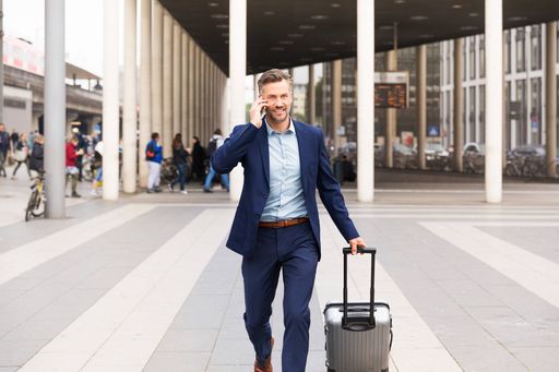 Neben Hotels beinhaltet HRS SmartTrip Flüge, Bahntickets und
Mietwagen. HRS Kunden buchen somit bequem und schnell ihre komplette
Geschäftsreise auf einem Portal und sparen Zeit und Geld / Weiterer
Text über ots und www.presseportal.de/nr/16713 / Die Verwendung
dieses Bildes ist für redaktionelle Zwecke honorarfrei.
Veröffentlichung bitte unter Quellenangabe: "obs/HRS - Hotel
Reservation Service"