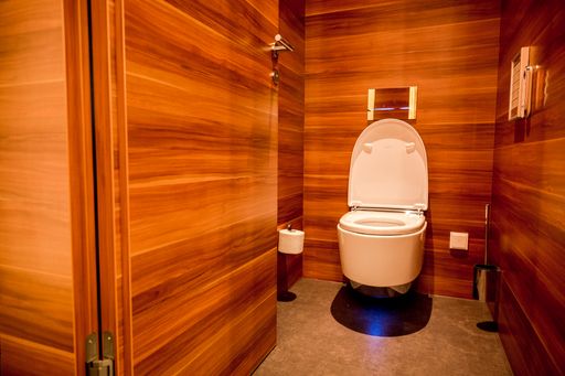 Vorschau Bild von In der Geberit WC-Oase konnten die Besucher des
VIP- Bereiches des Vienna Major 2018 das einzigartige Frischgefühl
erleben, das Geberit AquaClean bietet.