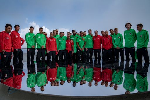 Vorschau Bild von Über den Dingen: Die imposante Plaza im Außenbereich als ideale
Location fürs Gruppenfoto.