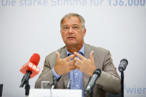 Vorschau Bild von WKW-Präsident Walter Ruck präsentiert das Modell zur antragslosen
Einkommenssteuererklärung