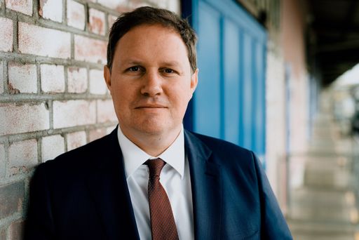 Vorschau Bild von Dr. Carsten Brosda, Senator für Kultur und Medien der Freien und
Hansestadt Hamburg. © Behörde für Kultur und Medien der Freien und
Hansestadt Hamburg. Die Verwendung dieses Bildes ist für
redaktionelle Zwecke honorarfrei. Weiterer Text über ots und
www.presseportal.de/nr/131727 / Die Verwendung dieses Bildes ist für
redaktionelle Zwecke honorarfrei. Veröffentlichung bitte unter
Quellenangabe: "obs/DACHINA Markendialog/Bertold Fabricius"