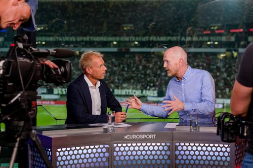 Jan Henkel (l.) und Matthias Sammer (r.) während der
Vorberichterstattung aus der Commerzbank-Arena in Frankfurt im
Rahmen des DFL-Supercups 2018 Weiterer Text über ots und
www.presseportal.de/nr/6617 / Die Verwendung dieses Bildes ist für
redaktionelle Zwecke honorarfrei. Veröffentlichung bitte unter
Quellenangabe: "obs/EUROSPORT/Nadine Rupp / Ruppografie"
