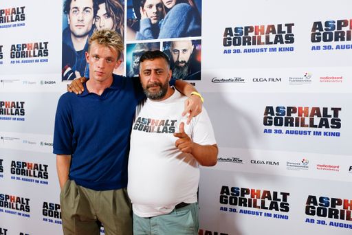 Vorschau Bild von Jannis Niewoehner und Kida Khodr Ramadan (Photo by Franziska
Krug/Getty Images for Constantin Film) / Weiterer Text über ots und
www.presseportal.de/nr/12946 / Die Verwendung dieses Bildes ist für
redaktionelle Zwecke honorarfrei. Veröffentlichung bitte unter
Quellenangabe: "obs/Constantin Film/Franziska Krug"