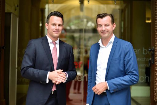  Dr. Christoph Boschan, CEO der Wiener Börse und
Gerhard Kürner, CEO der Lunik2 Gruppe gehen gemeinsam durch die
Digitale Transformation.