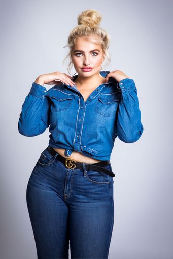 Vorschau Bild von Sarina Nowak gibt den Kandidatinnen ein Social-Media-Coaching und
hat sich eine besondere Aufgabe für sie ausgedacht.