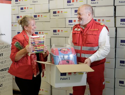 Vorschau Bild von Die Schulstartpakete sind mit allen Utensilien
gefüllt, die zum Schulstart gebraucht werden.