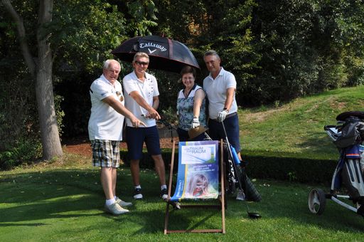 von links nach rechts: KR Karl Fichtinger, GF IMMO-CONTRACT,
Manfred Vorauer, Volksbank Oberösterreich, Dir. Mag. Elisabeth
Fritz-Fraisl, Volksbank Wien, Vstd.-Dir Mag. Dr. Rainer Borns,
Volksbank Wien