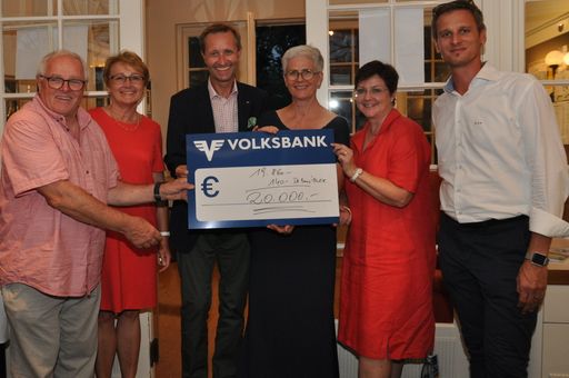 Vorschau Bild von von links nach rechts: KR Karl Fichtinger, GF IMMO-CONTRACT, Mag.
Gunda Cuba-Wolf, Golfclub Wien Freudenau, Dr. Markus Benn-Ibler,
Anita Kienesberger, GF Österreichische Kinderkrebs Hilfe, Dir. Mag.
Elisabeth Fritz-Fraisl, Volksbank Wien, DI Bernhard Nefischer,
MRICS, GF IMMO-CONTRACT