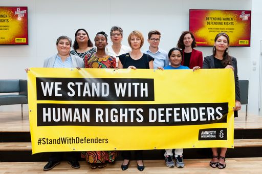 Menschenrechtsverteidigerinnen aus El Salvador,
Indonesien, Syrien, Russland, Österreich und Kenia fordern
anlässlich des Gymnich-Treffens in Wien der EU-Außenminister*innen
verstärkten Schutz und Sicherheit für ihren Einsatz.