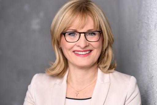 Führungswechsel bei Geschenke der Hoffnung / Auf Bernd Gülker
folgt ab 1. Januar 2019 Sylke Winter: Geschäftsführerin Geschenke
der Hoffnung ab 01.01.2019: Sylke Winter / Weiterer Text über ots
und www.presseportal.de/nr/56021 / Die Verwendung dieses Bildes ist
für redaktionelle Zwecke honorarfrei. Veröffentlichung bitte unter
Quellenangabe: "obs/Geschenke der Hoffnung e.V./Die Hoffotografen"