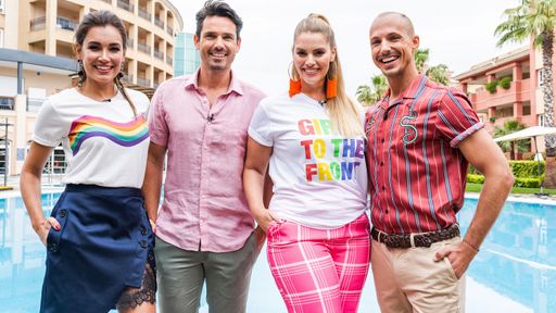 Wer lässt die Hüllen fallen? - Neue Folge von "Curvy Supermodel"
heute Abend bei RTL II: v.li.: Jana Ina Zarrella, Jan Kralitschka,
Angelina Kirsch und Oliver Tienken