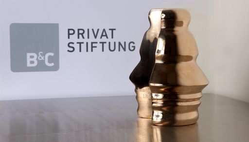 Houskapreis Statue