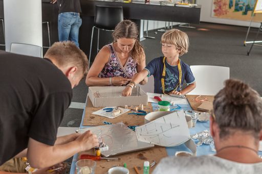Die Kapsch Group und der Verein ScienceCenter-Netzwerk boten zum
sechsten Mal in Folge Sommer-Workshops an. Das Thema diesmal:
elektronische Labyrinthe.