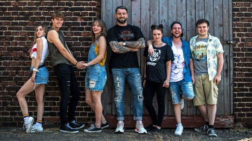Vorschau Bild von RTL II bringt ein weiteres eigenproduziertes Fiction-Format on
air: Das Jugenddrama "Team 13 - Freundschaft zählt" verbindet das
Schicksal von sechs Jugendlichen in einer Jugendschutzstelle, die
alle nur "die 13" nennen.