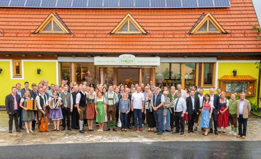 Vorschau Bild von Ulli und Hermann Retter eröffnen mit Gästen, Partnern und
Freunden am 31. August 2018 ihr BioGut direkt neben dem Hotel Retter
in Pöllauberg