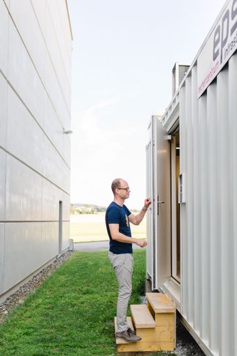 Vorschau Bild von Höchste Sicherheit für den Data Center Container
mit einem Fingerscanner