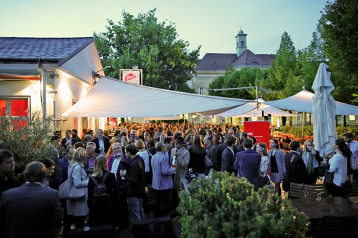 Vorschau Bild von Mehr als 470 Gäste versammelten sich beim
APA-Bierigen im Alten AKH.