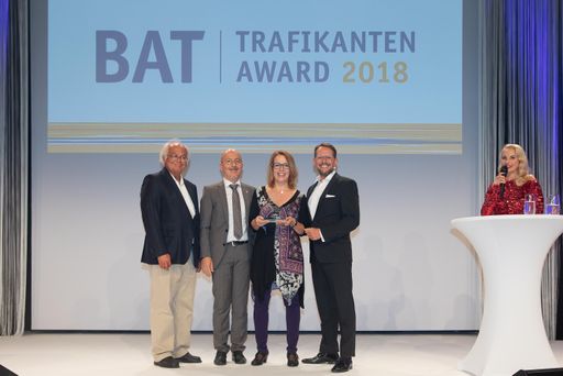 Vorschau Bild von Beim BAT Trafikanten Award 2018 gewann in der
Kategorie "MitarbeiterIn des Jahres": INES PILZ, Mitarbeiterin der
Tabaktrafik von Helmut Gläser in Mödling/ NÖ