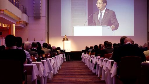 Vorschau Bild von Der Botschafter der VR China in Deutschland, Shi Mingde, bei
seiner Begrüßungsrede. (c) DACHINA interchange Management GmbH.
Weiterer Text über ots und www.presseportal.de/nr/131727 / Die
Verwendung dieses Bildes ist für redaktionelle Zwecke honorarfrei.
Veröffentlichung bitte unter Quellenangabe: "obs/DACHINA
Markendialog/Taizhi Shao"