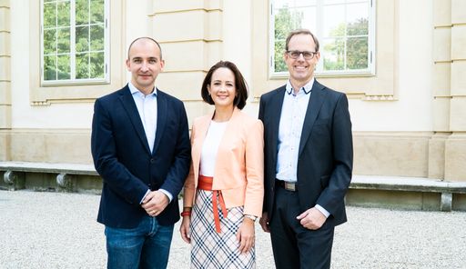  Haufe Group_KLAITON: Holger Schmelzer,
Geschäftsführer der Haufe Akademie (rechts im Bild) wird neben
Nikolaus Schmidt und Tina Deutsch dritter Geschäftsführer von
KLAITON.