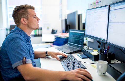 Vorschau Bild von Mitabeiter am CAD Arbeitsplatz / Neue Chancen - MEYER WERFT
wächst weiter / Der Kreuzfahrtmarkt wächst, das Werft-Team wächst /
Weiterer Text über ots und www.presseportal.de/nr/131540 / Die
Verwendung dieses Bildes ist für redaktionelle Zwecke honorarfrei.
Veröffentlichung bitte unter Quellenangabe: "obs/Meyer Werft GmbH &
Co. KG/Meyer Werft / Michael Wessels"