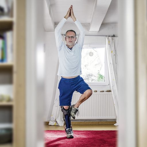 "Moderne Technologie hat mich wieder auf die Füße gestellt." /
Computergesteuerte Beinorthese C-Brace® macht Menschen mobil /
Ottobock auf der Rehacare 2018: Aufgrund einer Polio-Erkrankung
konnte Wolfgang aus Köln-Lindlar rund 50 Jahre lang nicht richtig
gehen. Heute macht der 68-Jährige Yoga und fährt wieder Fahrrad,
dank der computer-gesteuerten Beinorthese C-Brace von Ottobock.
Weiterer Text über ots und www.presseportal.de/nr/32079 / Die
Verwendung dieses Bildes ist für redaktionelle Zwecke honorarfrei.
Veröffentlichung bitte unter Quellenangabe: "obs/Ottobock"
