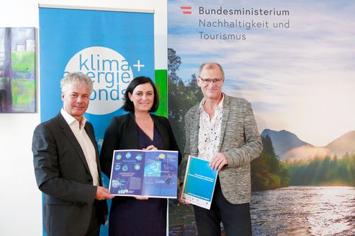 https://www.apa-fotoservice.at/galerie/15115 Die Folgen des
Klimawandels für die Gesundheit sind bereits heute spürbar. Aktuelle
Projektionen des künftigen Klimas lassen ein hohes Risiko für die
Gesundheit der Weltbevölkerung erwarten. Das geht sowohl aus dem
jüngsten Bericht des IPCC als auch neueren hochrangig publizierten
Arbeiten hervor. Im Auftrag des Klima- und Energiefonds hat ein
66-köpfiges Forscherteam nun den ersten nationalen Sachstandsbericht
zum Thema Gesundheit, Demographie und Klimawandel für Österreich
erstellt.