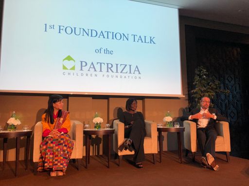 Tandin Wangmo (Vorstand Renew Foundation), Dr Auma Obama
(Gründerin Sauti Kuu Foundation), Wolfgang Egger (Gründer der
PATRIZIA Immobilien AG und der PATRIZIA Children Foundation).
Weiterer Text über ots und www.presseportal.de/nr/109157 / Die
Verwendung dieses Bildes ist für redaktionelle Zwecke honorarfrei.
Veröffentlichung bitte unter Quellenangabe: "obs/PATRIZIA Immobilien
AG/PATRIZIA Children Foundation"