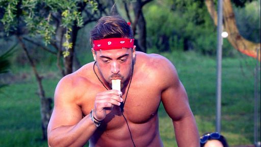 Der erste Auszug - Welche Islanderin muss die Villa heute Abend
verlassen? - "Love Island" bei RTL / Tobias bei dem Spiel "Wahrheit
oder Pflicht". "Love Island - Heiße Flirts und wahre Liebe": Nächste
Folge am Freitag, den 14. September, um 23:10 Uhr bei RTL II / © RTL
II - Recht zum Abdruck/Darstellung zeitlich/sachlich beschränkt auf
die Bewerbung der Sendung. Weiterer Text über ots und
www.presseportal.de/nr/6605 /