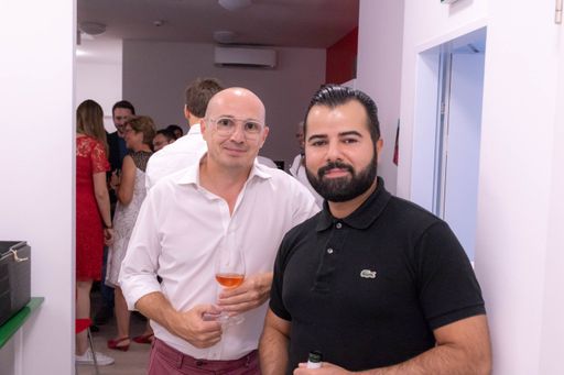 Vorschau Bild von "Schnell ermittelt" Star Morteza Tavakoli (re im Bild) im
Gespräch mit Kinderhospiz Netz Kassier Mario Scalet.