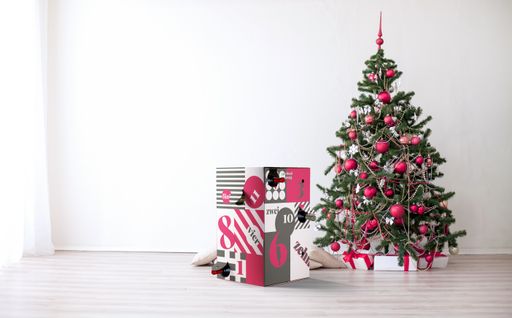 Vorschau Bild von 9Weine Adventkalender vor Weihnachtsbaum - das
perfekte Geschenk für alle Weinliebhaber