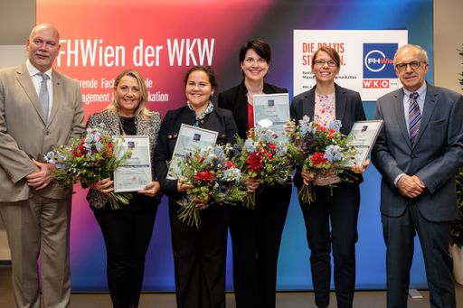 Die FHWien der WKW hat vier Mitarbeiterinnen in
Anerkennung ihrer Verdienste in Forschung und Lehre den Titel
"FH-Professorin" verliehen.