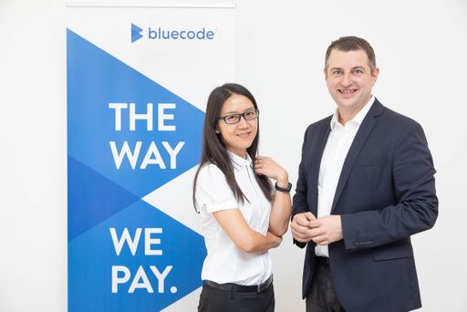 v.l.n.r.: Xiaoqiong Hu, Head of Business
Development Alipay DACH & CEE, und Christian Pirkner, CEO Blue Code
International AG