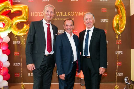 https://www.apa-fotoservice.at/galerie/15471 Im Bild v.l.n.r.:
Andreas Heindl (GF), Bezirksvorsteher Gerald Bischof, Walter Heindl
(GF)