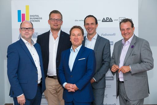 Vorschau Bild von https://www.apa-fotoservice.at/galerie/10026 Im Bild v.l.n.r.:
Thomas Michael Zapf (Styria Media Group), Jürgen Hofer (HORIZONT,
Manstein Verlag), Michael Litschka (Department Medien & Wirtschaft
der FH St. Pölten, IMEC), Michael Sußmann (Dimension Data Austria)
und Thomas Stern (Braintrust)