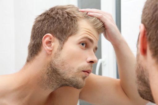 Haarausfall ist ein hoch sensibles Thema / Weiterer Text über ots
und www.presseportal.de/nr/63466 / Die Verwendung dieses Bildes ist
für redaktionelle Zwecke honorarfrei. Veröffentlichung bitte unter
Quellenangabe: "obs/Dr. Wolff-Forschung/Shutterstock"