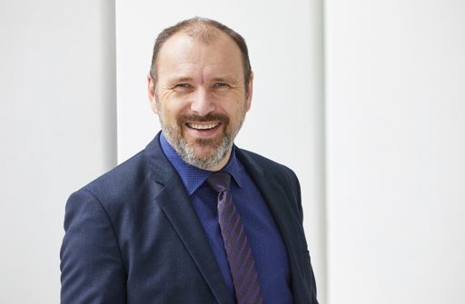 Peter Kropsch wurde heute in Warschau zum neuen Präsidenten der
European Alliance of News Agencies (EANA) gewählt. Der Vorsitzende
der dpa-Geschäftsführung wird dieses Amt über die kommenden zwei
Jahre wahrnehmen. Weiterer Text über ots und
www.presseportal.de/nr/8218 / Die Verwendung dieses Bildes ist für
redaktionelle Zwecke honorarfrei. Veröffentlichung bitte unter
Quellenangabe: "obs/dpa Deutsche Presse-Agentur GmbH/Georg
Wendt/dpa"