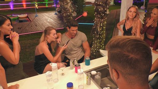 Vorschau Bild von Beziehungsgrübeleien, unerwartetes Date und Versöhnungssex -
"Love Island" bei RTL II / Wie reagieren die Islander auf die
Nachricht? "Love Island - Heiße Flirts und wahre Liebe": Nächste
Folge am Freitag, den 21. September, um 22:25 Uhr bei RTL II